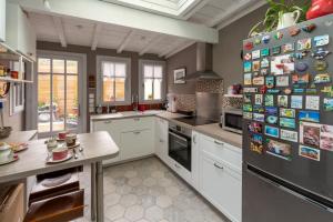 Furnished Apartment Near Palais de la Justice With 2 Bedrooms & a Garden