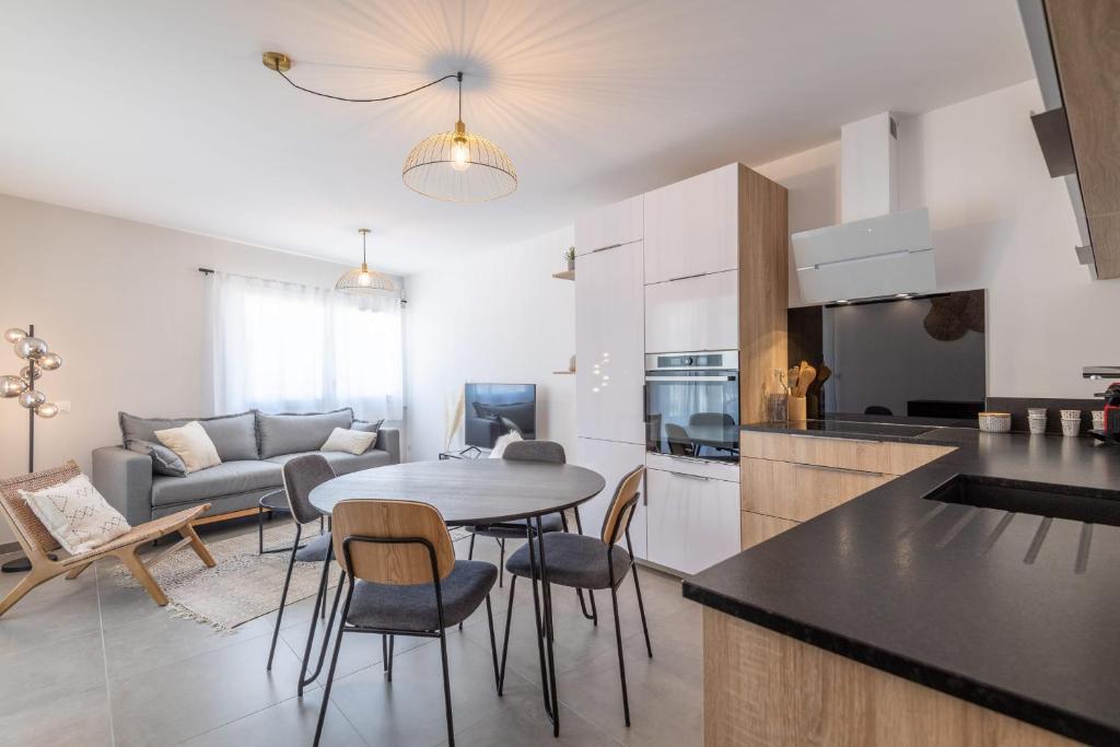 Furnished Apartment Near the Lake With Furnished Balcony Mountain View 10 Chem. de Tillier, 74000 Annecy