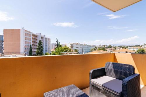 Furnished apartment with 2 balconies near the beach in a quiet area