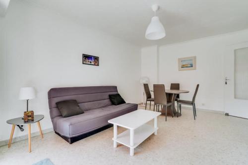 Furnished apartment with 2 balconies near the beach in a quiet area