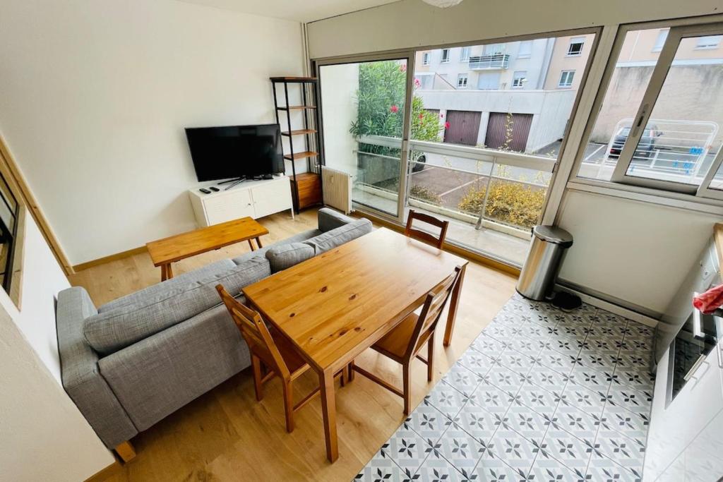 Appartement Furnished Apartment With Balcony & Parking in A Secure Residence 81 Avenue Roger Cohé 33600 Pessac