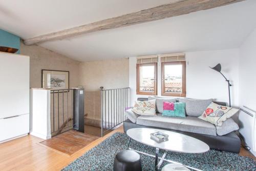 Furnished duplex apartment in a quiet area near the beaches and amenities