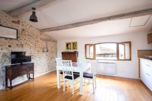 Furnished duplex apartment in a quiet area near the beaches and amenities