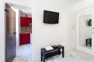 Furnished Studio in A Lively Area Near The Beaches