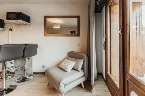 Furnished studio on the ski slopes with a terrace & panoramic views