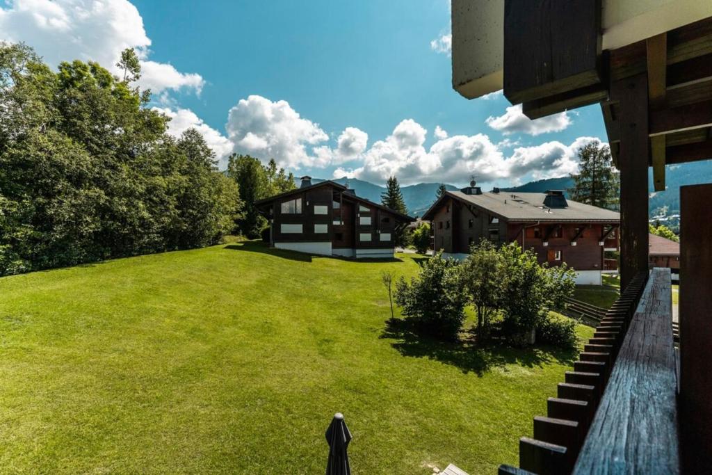 Appartement Furnished Studio overlooking the mountains Ski & Golf classified 2 stars 227 Chemin des Rosières 74120 Megève