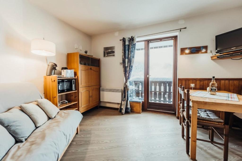 Appartement Furnished studio with a balcony next to the Chattrix chairlift Rated 1 star 203 Impasse des Biches 74170 Saint-Gervais-les-Bains