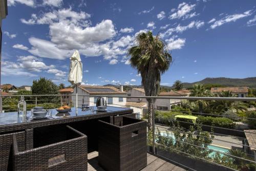 Galant Appartement en bord de mer avec terrasse