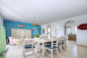 Galant Appartement en bord de mer avec terrasse