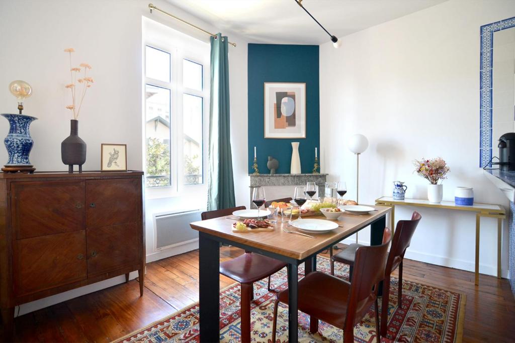 Gambetta Stylish 2 bedrooms apartment - Between Beach & Fresh Market 55 rue Gambetta 1 er étage droite, 64200 Biarritz