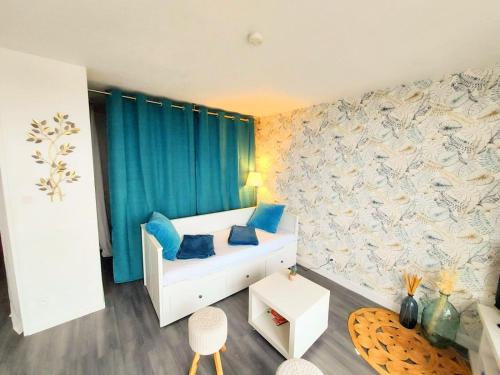 Gambetta YourHostHelper