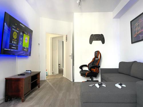 Gaming PS5 + 65 Zoll 4K TV Wohnung mit Balkon
