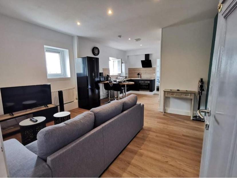Gaming PS5 + 65 Zoll 4K TV Wohnung mit Balkon 44147 Dortmund