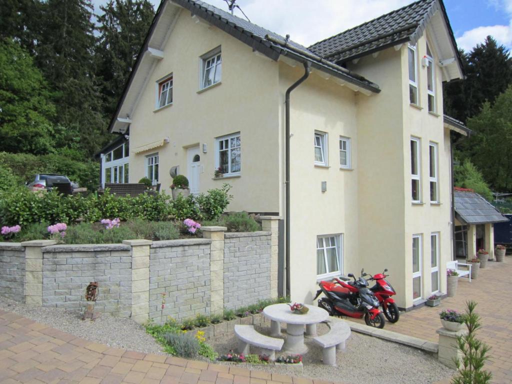 Appartement Gästehaus Dobias 11 Auf dem Nöchel 53539 Kelberg