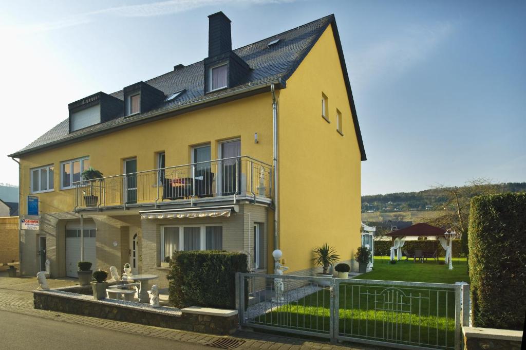 Gästehaus Edith, 4-Sterne, 2-4 Personen 21 Laurentiusstraße, 54349 Trittenheim