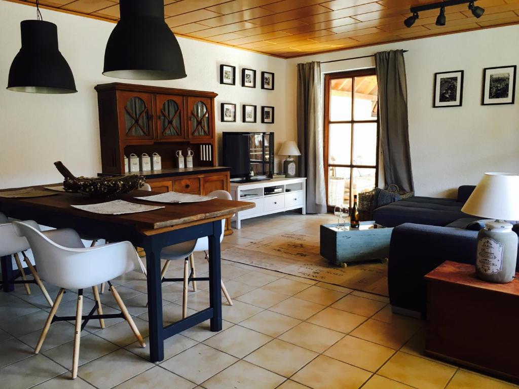 Appartement Gästehaus Sellemols Ferienhaus Winzer 21 Klingbachstraße 76831 Heuchelheim-Klingen