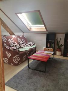 Appartement GästeZimmer im DG Attic mit kleinem Bad WLAN, TV und Parkplatz Ortsstraße 25 87760 Lachen Bavière