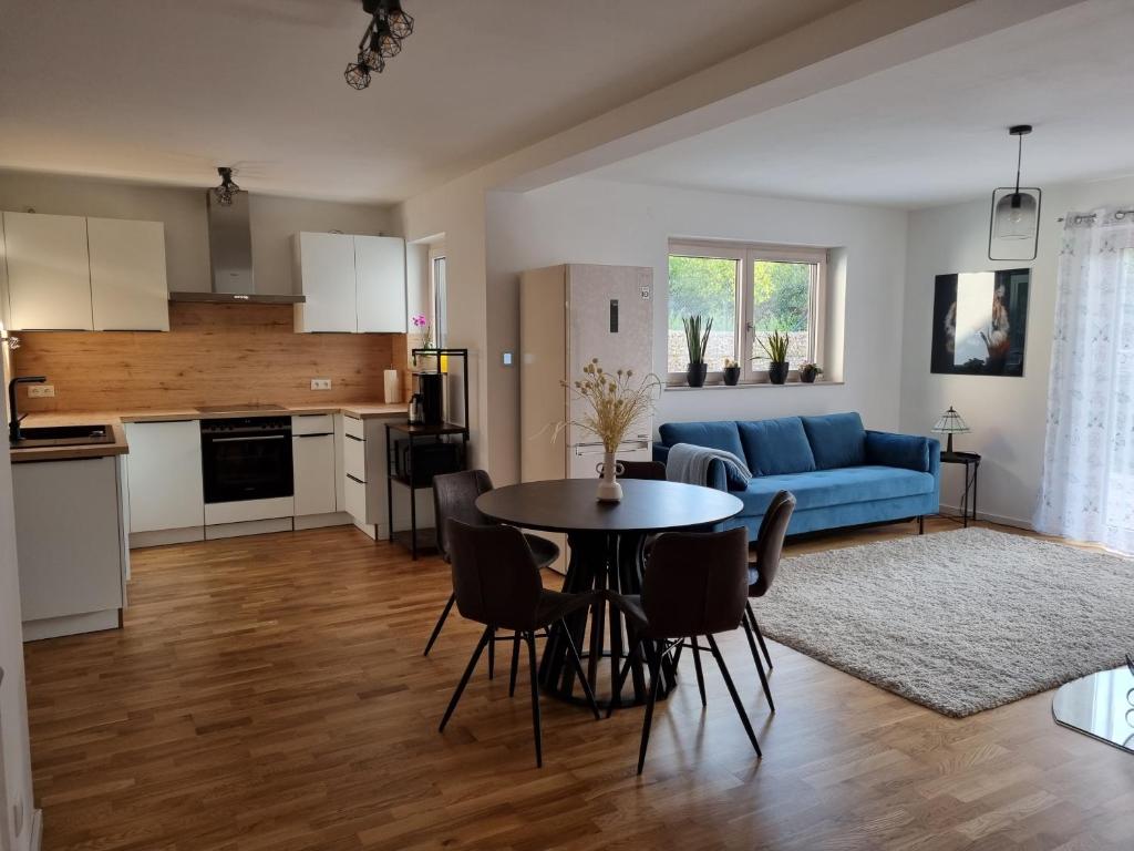 Gemütliche Premium Ferienwohnung mit Terrasse nähe S-Bahn Nürnberger Straße 73, 90559 Burgthann