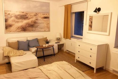 Gemütliche sanierte 1 Zimmer Wohnung mit privatem Parkplatz im Zentrum