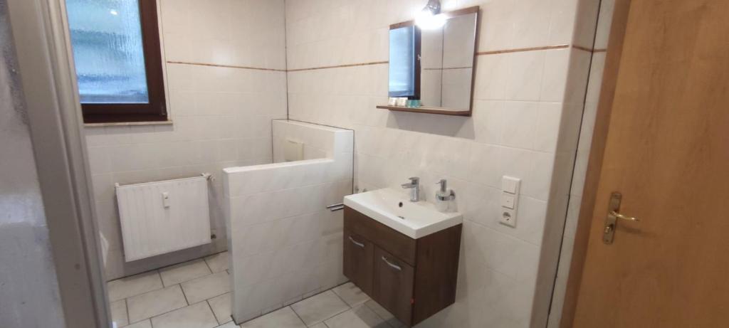 Appartement Gemütliche Wohnung mit Küche und Netflix 17 Schloßstraße Souterrain 08248 Klingenthal