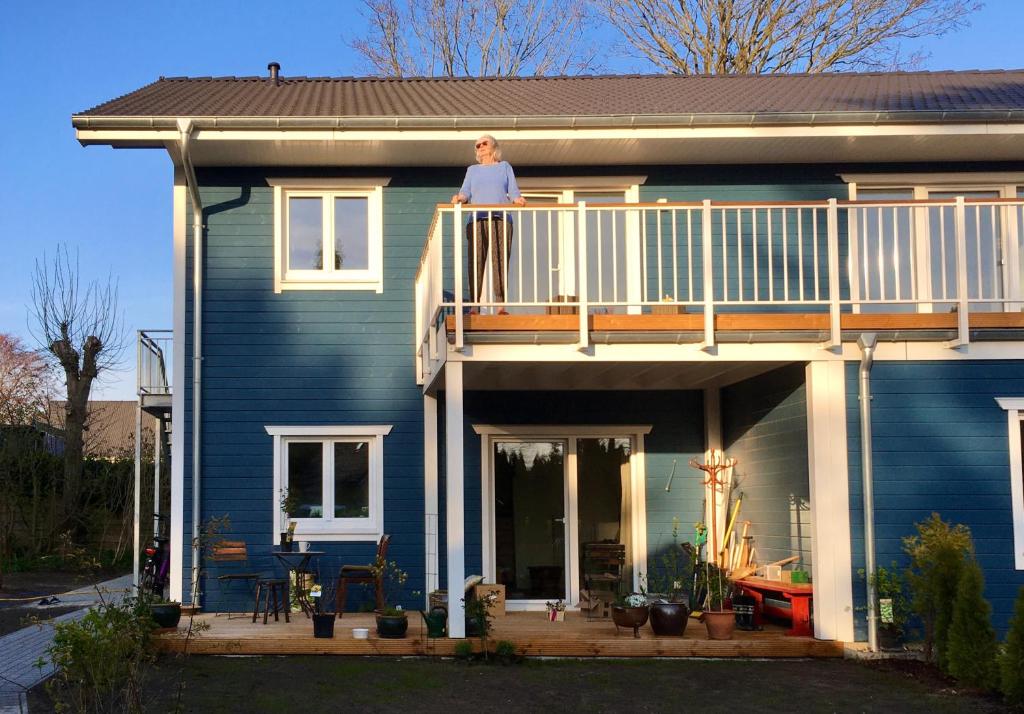 Gemütliche Wohnung mit Sonnenterrasse im blauen Holzhaus 3 Trommelberg 1.OG, 25813 Husum