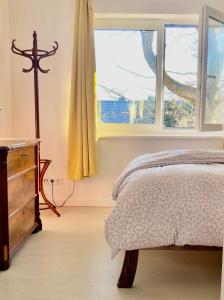 Gemütliche Wohnung mit Sonnenterrasse im blauen Holzhaus