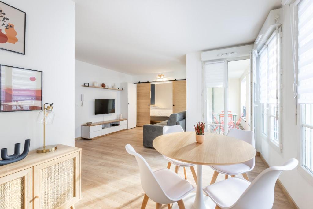 Gemütliches Kamin Loft mit kleinem Garten
