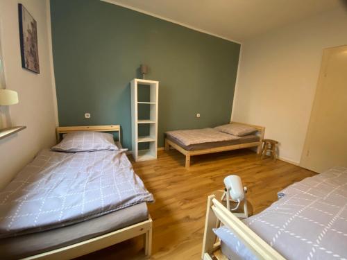 Gemütliches Montuerszimmer mit Waldblick