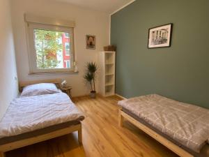 Gemütliches Montuerszimmer mit Waldblick