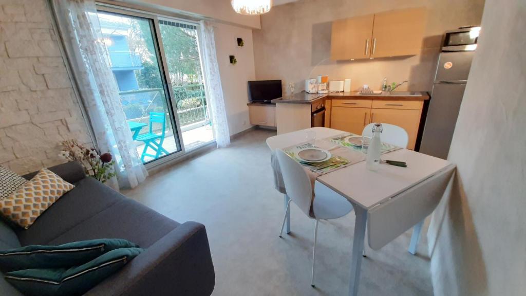 George Apartment