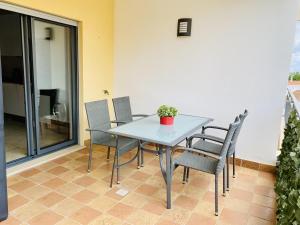 Appartement George's Quinta das Palmeiras, a 2 bedroom apartment in luxury complex, walking distance to town Rua Senhora do Loreto 8600-683 Lagos Algarve