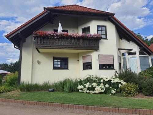 Gepflegte Wohnung in Zweifamilienhaus