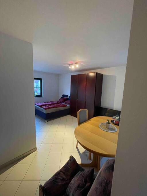 Geräumiges Zimmer mit Duschbad 4 Saalburgstraße, 61267 Neu-Anspach