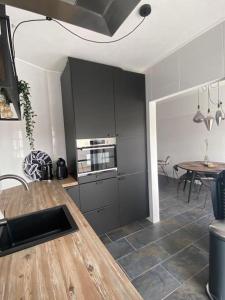 Gerenoveerd appartement. centrum, zwembad, strand!
