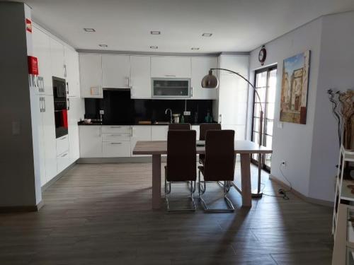 Girassol - Bright, modern, well located Apartment