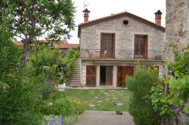 Gîte 3 étoiles chez Nath et Tony 6 Rue Carrer de l'Oratori, 66500 Taurinya