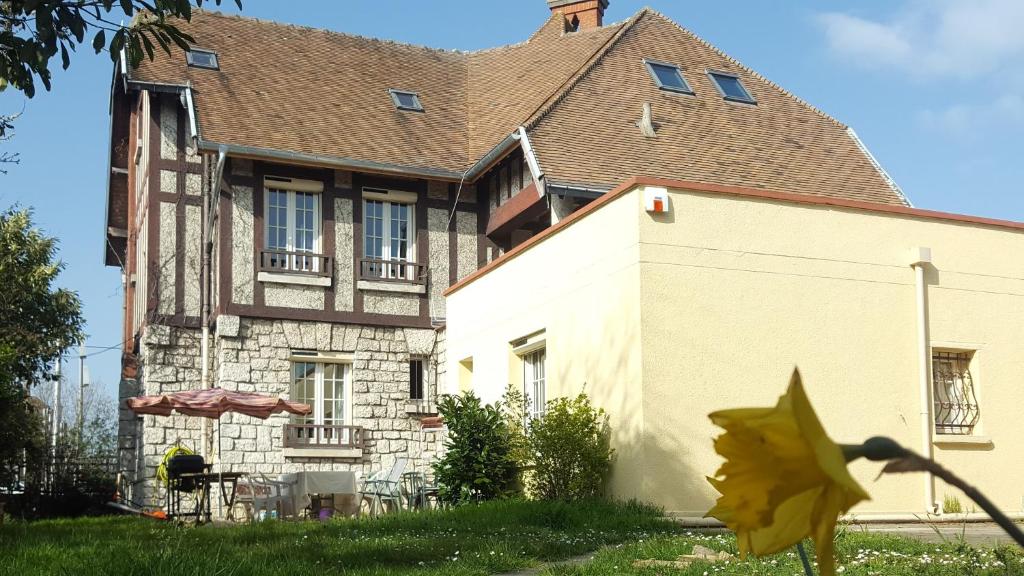 Appartement Gîte 6 personnes, 800 m gare Melun, parking privé, borne de recharge - Apakabar Homestay 2 Avenue Théodore Rousseau 77000 La Rochette