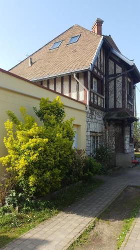 Gîte 6 personnes, 800 m gare Melun, parking privé, borne de recharge - Apakabar Homestay