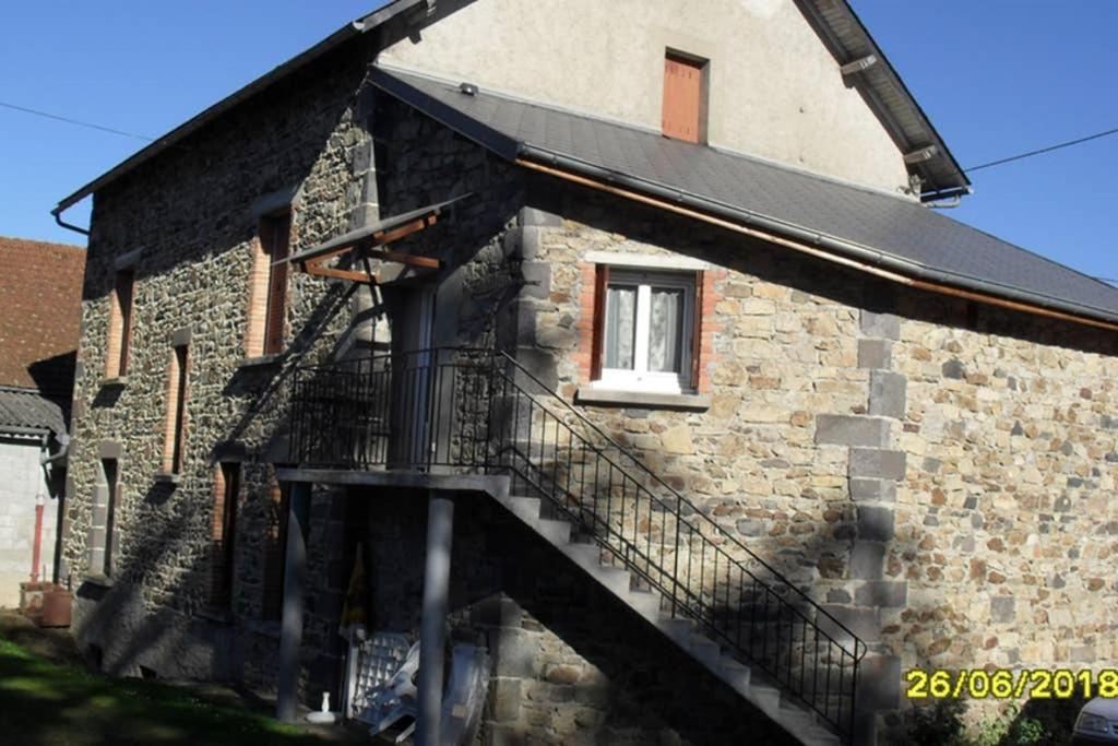 Appartement GITE A LA FERME PRES VULCANIA LE MONTOT 63230 La Goutelle