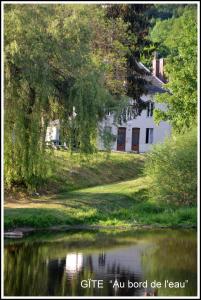 Appartement Gîte AU BORD DE L'EAU jusqu'à 8 personnes 9 Route de Montluçon 23170 Chambon-sur-Voueize Limousin