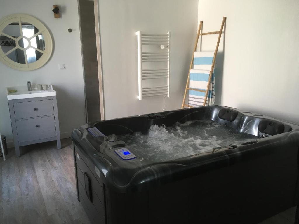 Appartement Gîte avec jacuzzi privatif à proximité de l'océan 225 Rue des Écoles 40170 Saint-Julien-en-Born