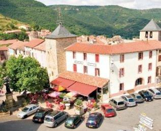 Gîte avec piscine privative et jardinet clos