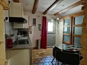 Appartement Gîte d'Emeline RUE DE L ANCIENNE POSTE 30190 Bourdic Languedoc-Roussillon