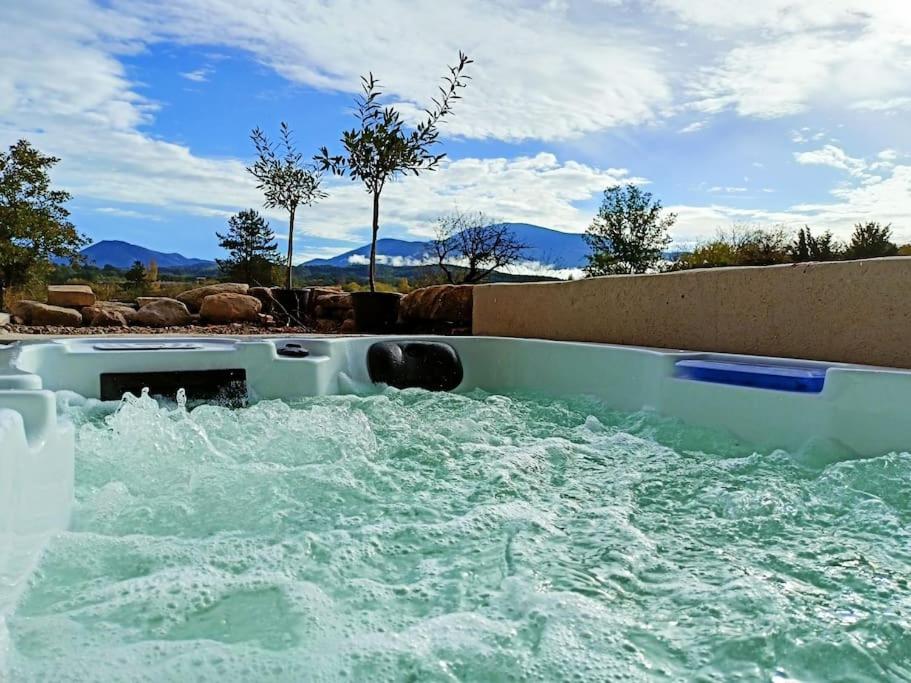 Gîte de charme avec jacuzzi face au Mont Ventoux 221 Route du Village, 84110 Crestet