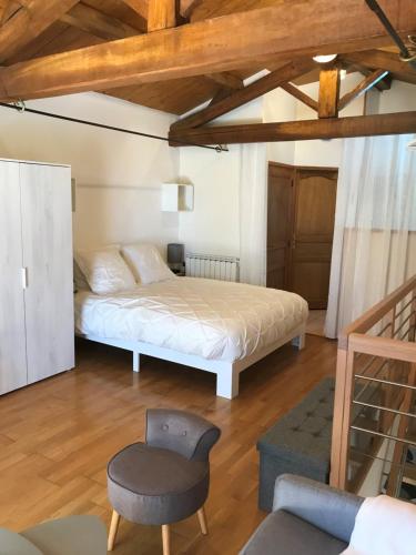gîte de Fontjalabert en campagne tout confort Piscine Clim