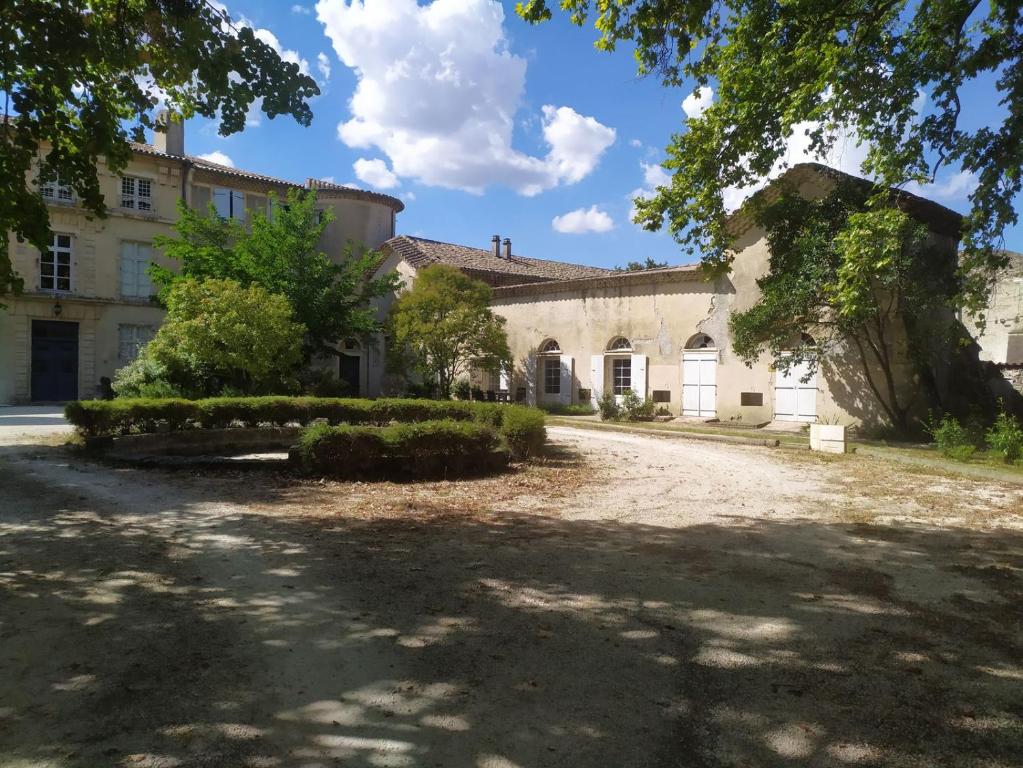 Appartement Gîte de l'orangerie du Château de la Bégude de Mazenc 235 Rue Jean Jaurès 26160 La Bégude-de-Mazenc