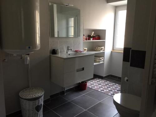 Appartement Gite de madeleine 34 rue du prieuré 39600 Arbois Franche-Comté