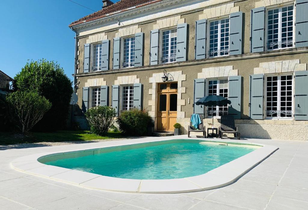 Appartement GÎte des Ruches - Peaceful & Homely with shared pool 12 Rue du Grand Puits Secheboue 17510 Chives