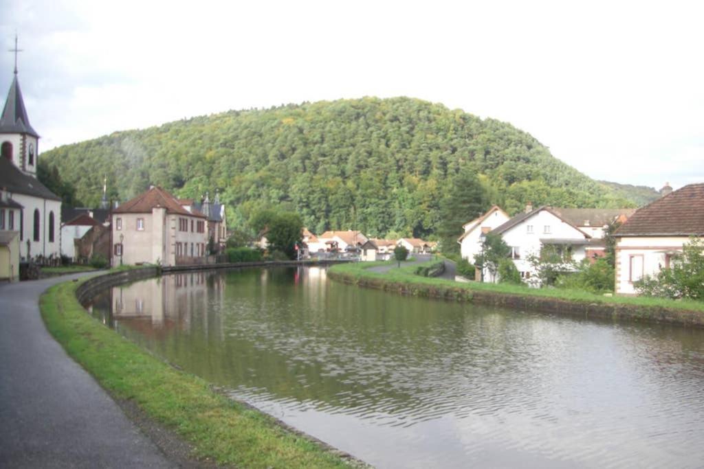 Appartement Gîte du canal 1er étage 20 Rue de Dannelbourg 57820 Lutzelbourg