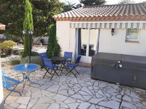 Appartement Gîte du Soleil, climatisé avec piscine chauffée d'avril à novembre, et jacuzzi 11 Avenue Pasteur 34480 Pouzolles Languedoc-Roussillon